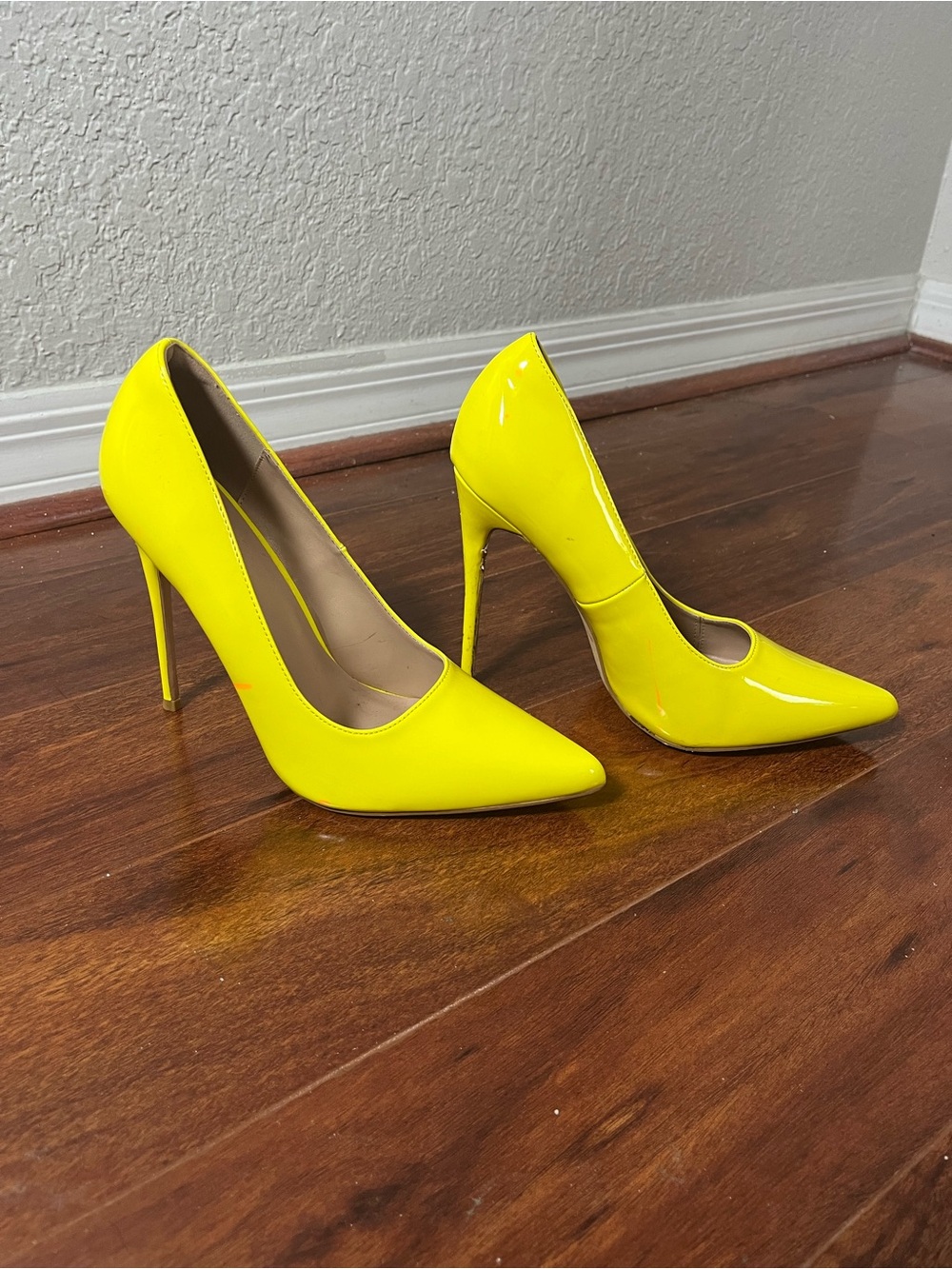 Women's Yellow Patent Pointed-Toe Stiletto Pumps